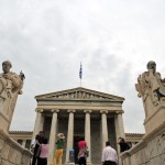 ÁÍÔÉÊÅÉÌÅÍÏ ÈÁÕÌÁÓÌÏÕ ÁÐÏ ÔÏÕÓ ÔÏÕÑÉÓÔÅÓ ÔÏ ÊÅÍÔÑÉÊÏ ÊÔÇÑÉÏ ÔÇÓ ÁÊÁÄÇÌÉÁÓ ÁÈÇÍÙÍ ÌÅÔÁ ÔÇÍ ÏËÏÊËÇÑÙÓÇ ÔÙÍ ÅÑÃÁÓÉÙÍ ÓÕÍÔÇÑÇÓÇÓ ÊÁÉ ÁÐÏÊÁÔÁÓÔÁÓÇÓ ÔÏÕ (EUROKINISSI/ÔÁÔÉÁÍÁ ÌÐÏËÁÑÇ)