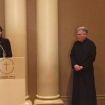 Η υπουργός Τουρισμού Έλενα Κουντουρά στην Κυριακάτικη λειτουργία της Ορθόδοξης Εκκλησίας του Αγίου Ιωάννη του Βαπτιστή στο Λας Βέγκας