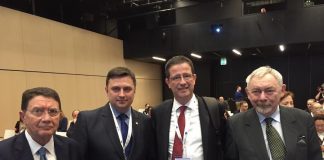 Ο Γ.Γ. Τουριστικής Πολιτικής & Ανάπτυξης κ. Γιώργος Τζιάλλας με τον Γ.Γ. του Παγκόσμιου Οργανισμού Τουρισμού κ. Τάλεμπ Ριφάι, τον Υπουργό Αθλητισμού και Τουρισμού της Πολωνίας κ.Witold Bańka και τον Δήμαρχο Κρακοβίας κ.Jacek Majchrowski