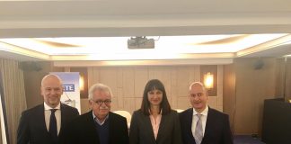 Η Υπουργός Τουρισμού κα Έλενα Κουντουρά με τον Πρόεδρο του ΣΕΤΕ, κ. Γιάννη Ρέτσο, τον επικεφαλής της Κίνησης Πολιτών "ΔΙΑΖΩΜΑ" κ. Σταύρο Μπένο και τον Γενικό Διευθυντή του ΣΕΤΕ κ. Γιώργο Αμβράζη