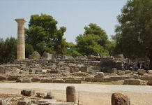 Αναστηλώθηκε ο βόρειος κίονας του αναθηματικού μνημείου των Πτολεμαίων στην Ολυμπία