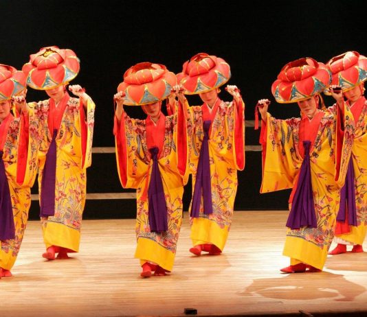 Ένα εξωτικό πολυθέαμα με χορούς Ryukyu από την Οκινάουα της Ιαπωνίας. Η Ομάδας Χορού IZENA-no-KAI στο Μέγαρο Μουσικής